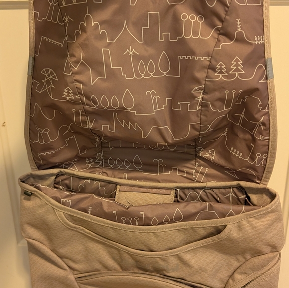 COPY - Osprey flapjack backpack day pack - Picture 4 of 7